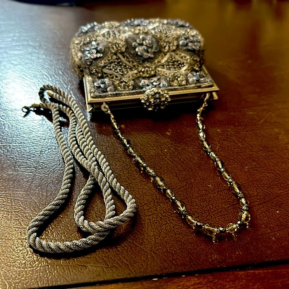 Ladies sequined and mesh evening bag by Larisa Barrera. - Picture 2 of 6